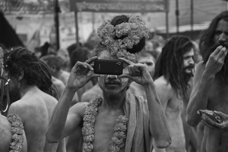Naga Sadhu 49 with camera phone bw.jpg