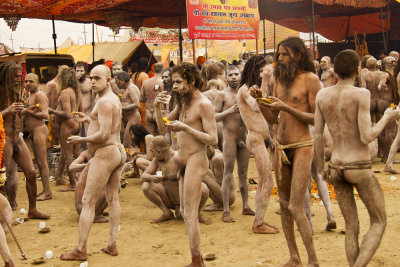 Naga Sadhus 22 breakfast.jpg