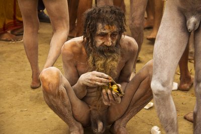 Naga Sadhu 53 breakfast.jpg