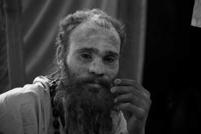 Sadhu 89 bw.jpg