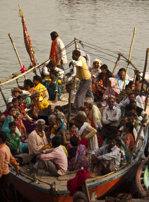 Ganges ferry.jpg