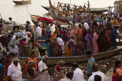 Ferry point Varanasi.jpg