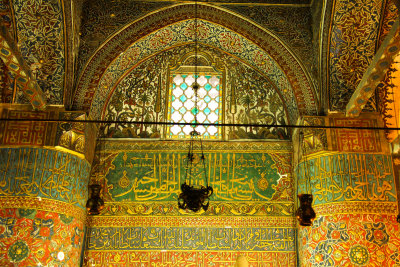 IInside mausoleum Konya.jpg