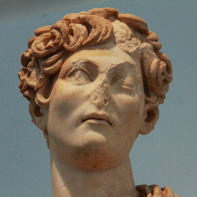 Statue museum Aphrodisias.jpg