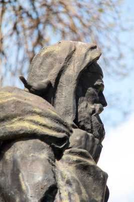 St Nicolas statue.jpg