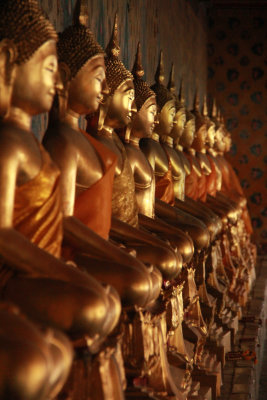 Golden buddhas.jpg