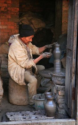 141205_Bhaktapur_pottery_man_6909m.jpg