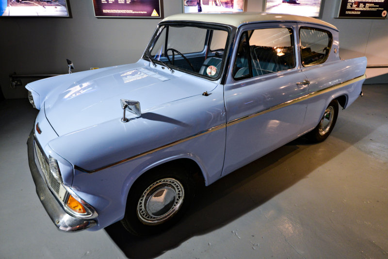 Arthur Weasleys Flying Ford Anglia