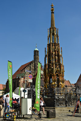 Schner Brunnen and Frauenkirche 