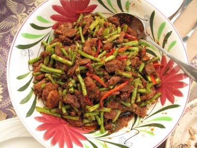 Pork and Long Beans Stir-Fried with Spicy Prik-king Chilli Paste (Moo Pad Prik King)