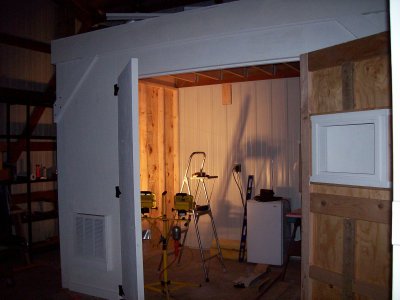 Spray Booth last wall 01.JPG