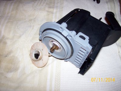 Maytag pump motor broken impeller 01.JPG