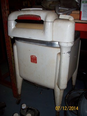 Very Early Maytag EL2 Gyratator Washer 01.JPG