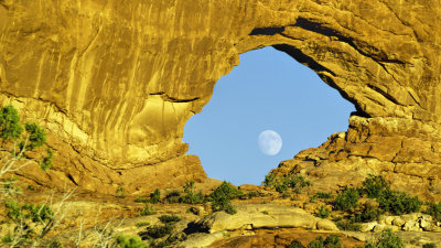 arches moon.jpg