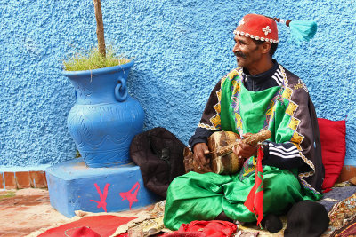 musician in blue city - Marocco (_MG_0239ok.jpg)