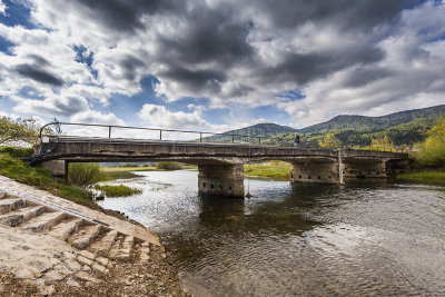 bridge on riverbed - lake Gorenje jezero  (_MG_9813m.jpg)