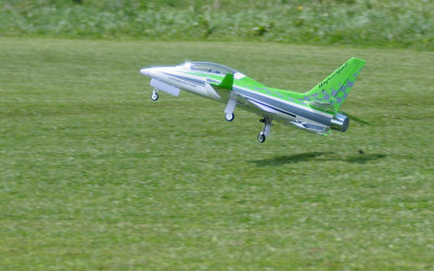 Trent's EDF Viper jet landing, IMG_1349
