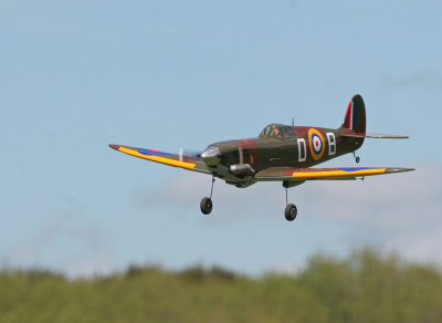 Gary's Spitfire about to land, IMG_1411