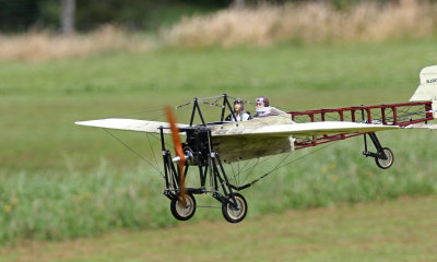 Steve brings Harriet & Louis in for a safe landing in the Bleriot XI, 0T8A7347.jpg