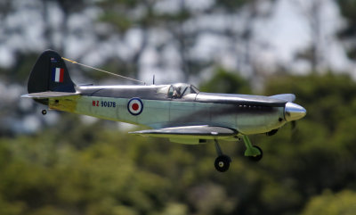 Rob's Supermarine Seafire comes in, 0T8A7534.jpg
