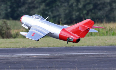 Steve just checking that the MIG's tail scraper plate is working, 0T8A7934.jpg