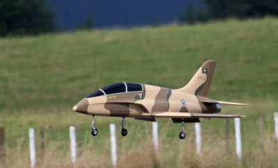 The BAE Hawk in the Saudi Air Force scheme comes in, 0T8A7910.jpg
