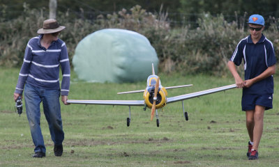 Keith & Jamie bring the Trojan back from it's aborted take off, 0T8A8121.jpg