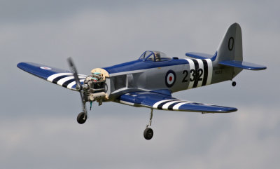 Alan Rowson's Hawker Sea Fury comes in, 0T8A9745.jpg