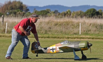 John Sutherland lines up the FW 190, 0T8A1437.jpg