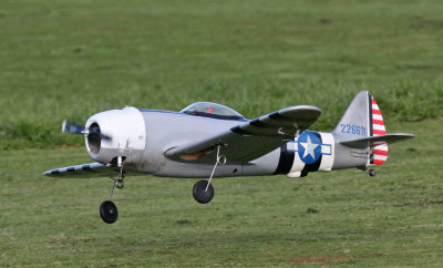 Len's P-47 landing, 0T8A3446.jpg