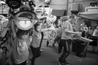 Lantern Parade & Lion Dance Through Philadelphia Chinatown (2)