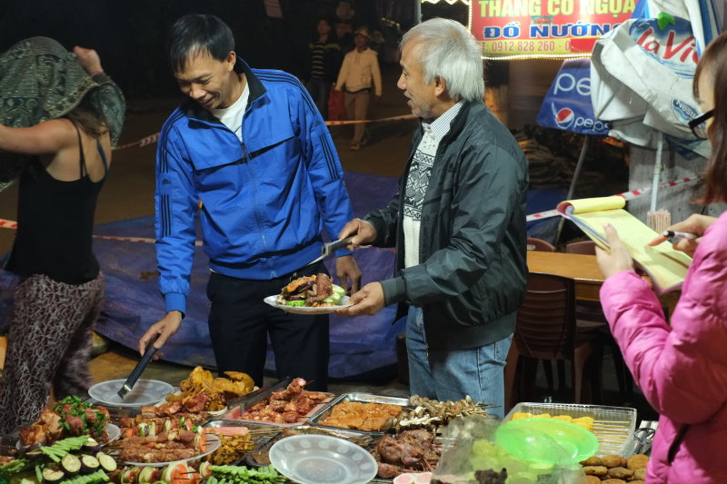 Ăn đm đồ Nướng ở Sapa.