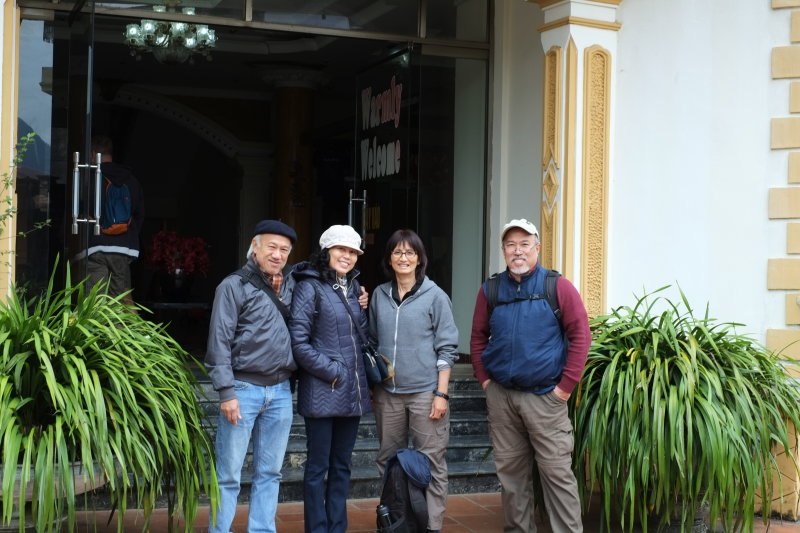 bốn Việt balo ở KS Hong Hoa .Sapa