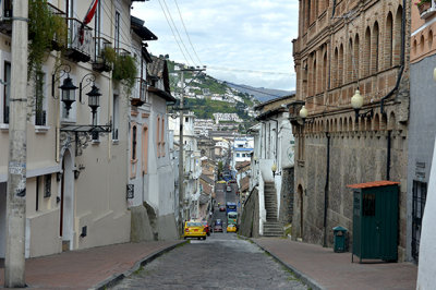 Drive by Quito city