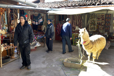 shopping in Pisac