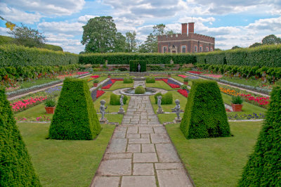  Hampton Court Garden