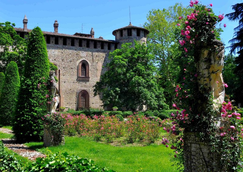 the castle of Grazzano Visconti.jpg