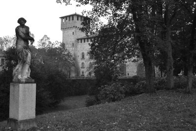 the castle in autumn.jpg