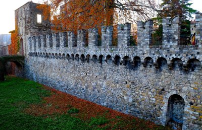 Riva's Castle in autumn.jpg