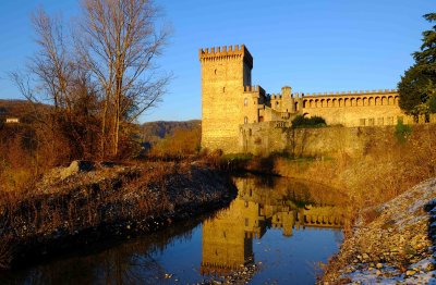 Riva Castle in Nure Valley.jpg