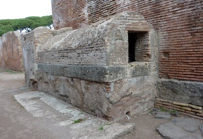 Fountain, Ostia Antica