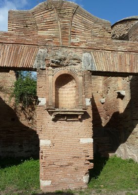 Niche for household gods in an insulae, Ostia Antica