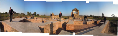 Dad at Gwalior Ruins -- Photos by Rahil (30 Jan 2015)