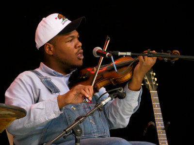 Blind Boy Paxton fiddles at the Main Stage
