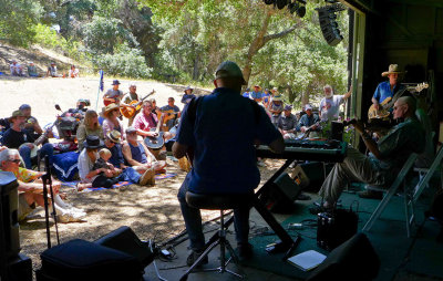 Marleys Ghost hosts the noon jamming workshop