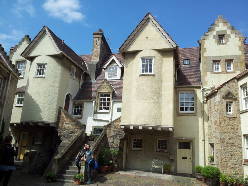 White Horse Close