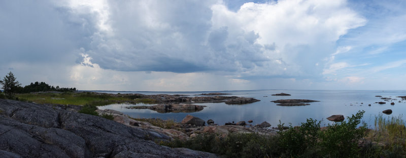 Thunder at the horizon