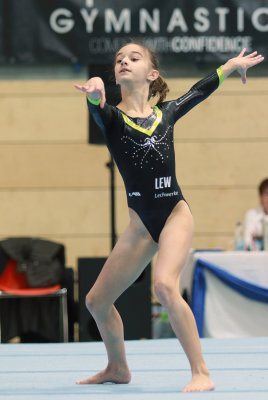 LaraMarieHinsberger6792.jpg