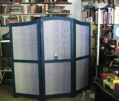 storage-hiding screen