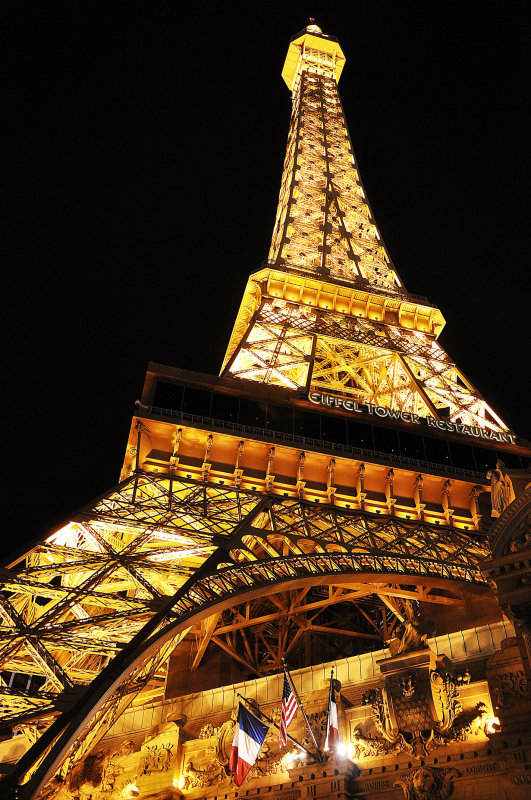 Las Vegas 24 - Eiffel Tower MRC@2009.jpg
